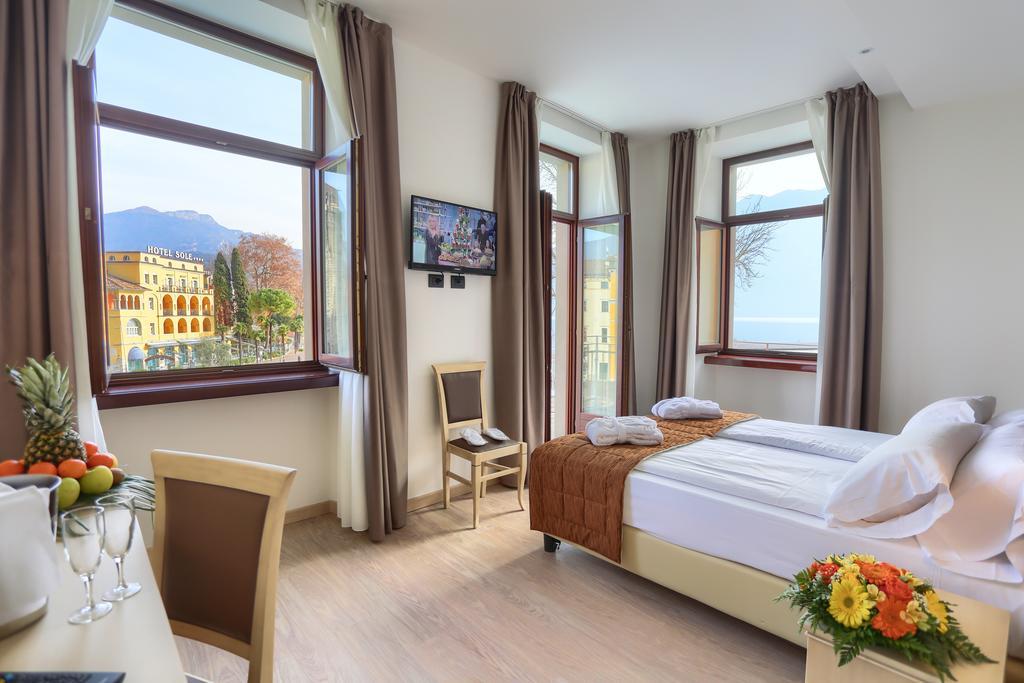 Hotel Europa - Skypool & Panorama Riva Zewnętrze zdjęcie